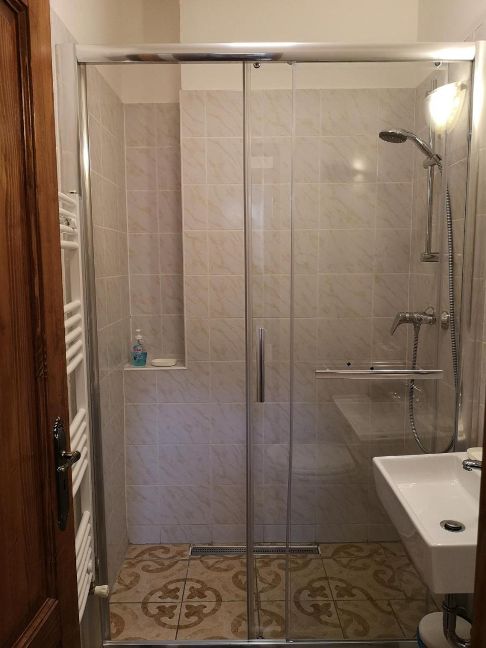 Modern Classic On Kiraly Appartamento *